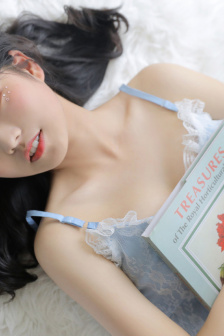小向まな美